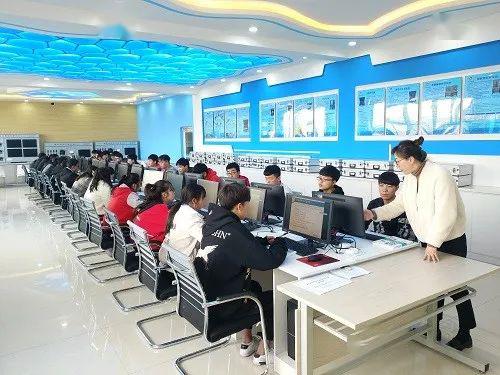 蘭 圖繪就 職 等你來 生物工程系與電子信息工程系